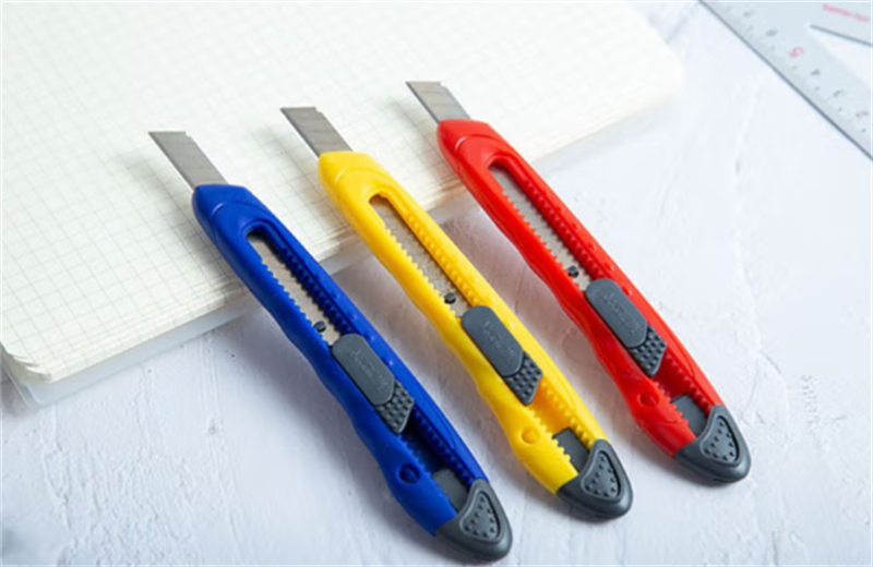 晨光(M&G)文具18mm大号美工刀 裁纸刀自动锁壁纸刀(刀把内含刀片) 刀片式塑料切纸刀ASS913M7（个）